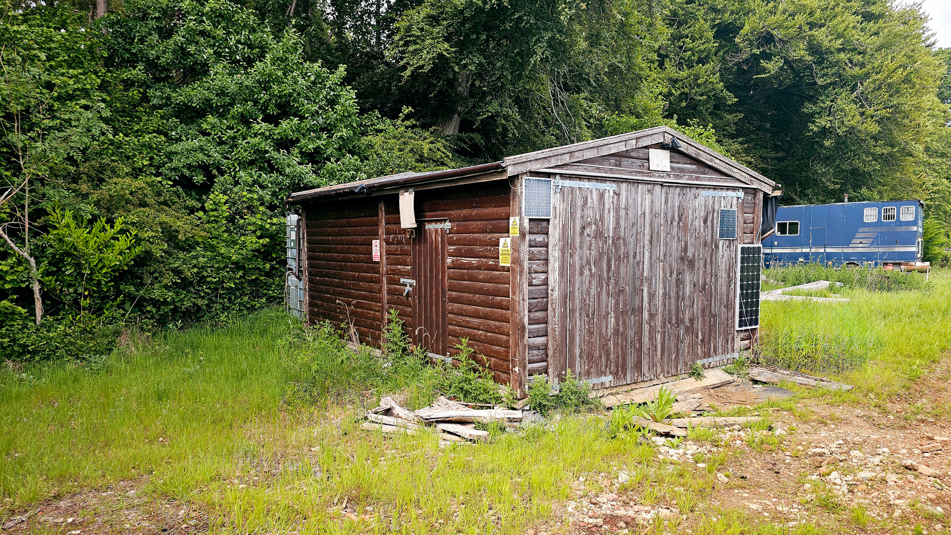 Storage barn and land for sale in Stokenchurch