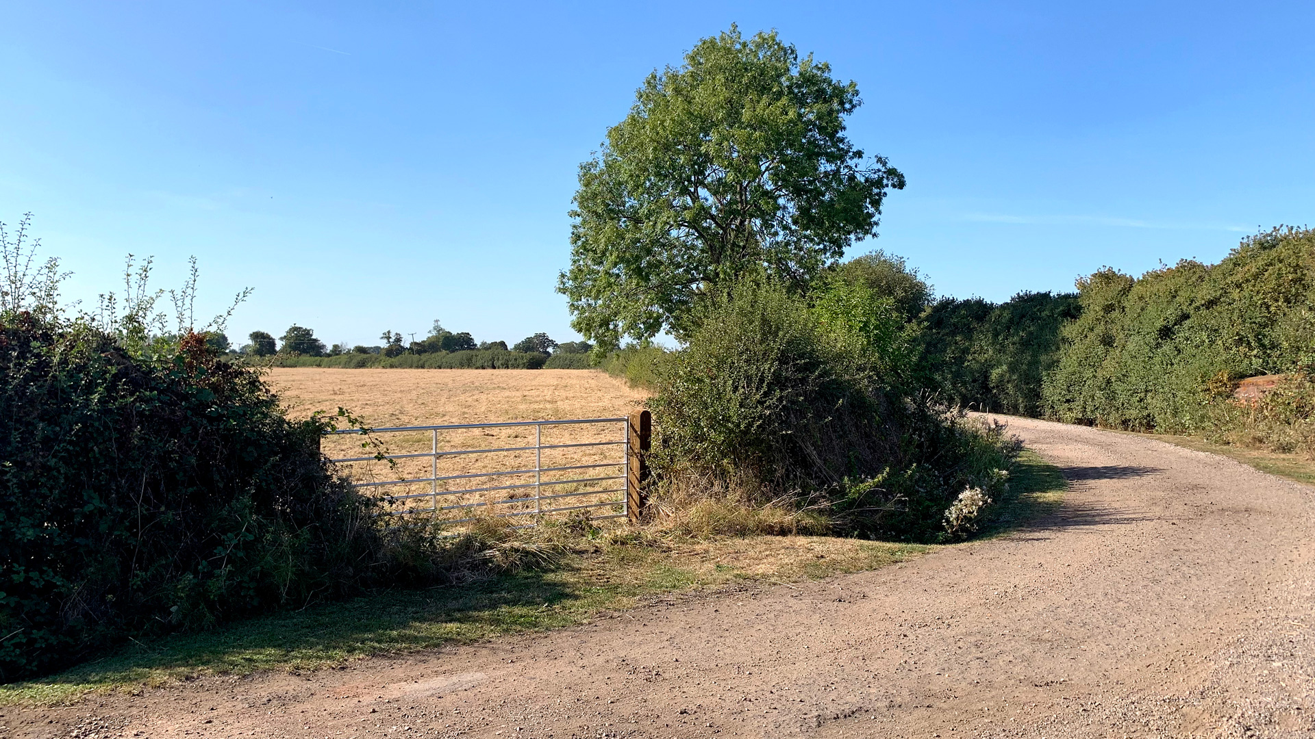 Land for sale on the Grand Union Canal access